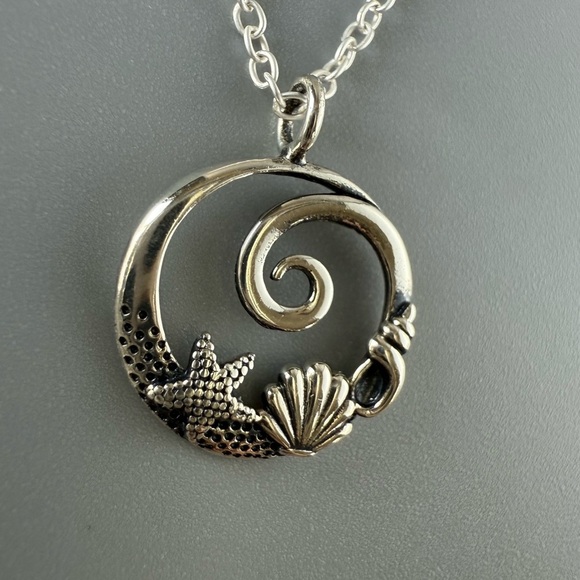Sterling Silver Shell and Starfish Necklace - Picture 8 of 9